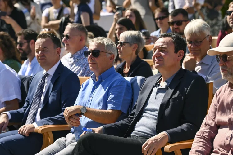 Kurti mori pjesë në shënimin e 25-vjetorit të Qendrës Trajnuese Diakonie, në Mitrovicë