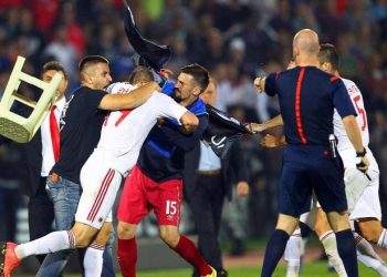 Serbia i trembet huliganëve të saj, i kërkon UEFA-s të ndryshojë stadiumin e ndeshjes me Shqipërinë, sa më larg Beogradit