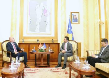 Basha priti në takim ambasadorin e Malit të Zi, Bernard Çobaj