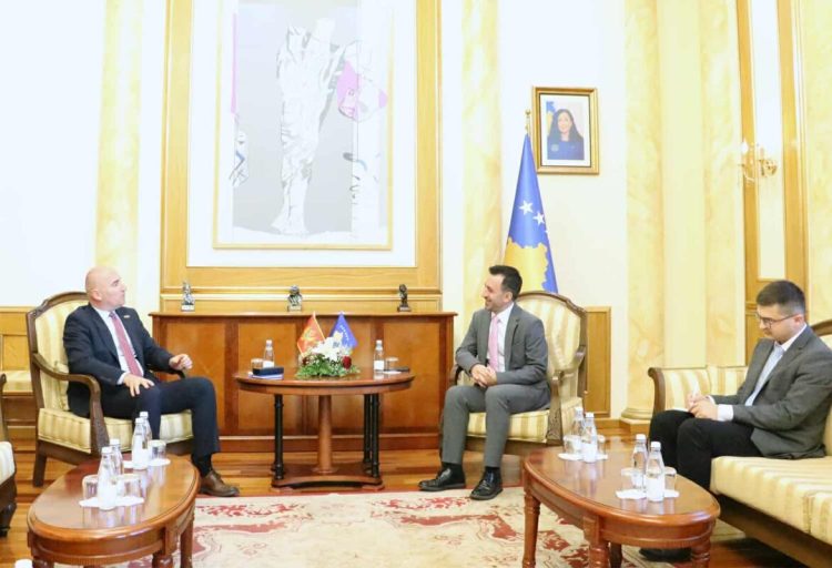 Basha priti në takim ambasadorin e Malit të Zi, Bernard Çobaj