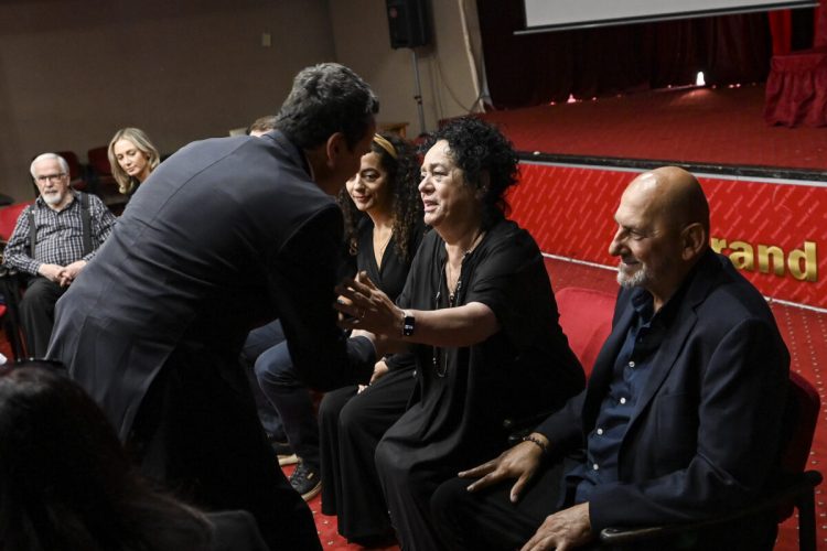 Kurti vizitoi për ngushëllime familjen Petrovci