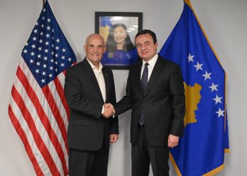 Kurti takoi kongresistin republikan Keith Self, e fton për vizitë në Kosovë