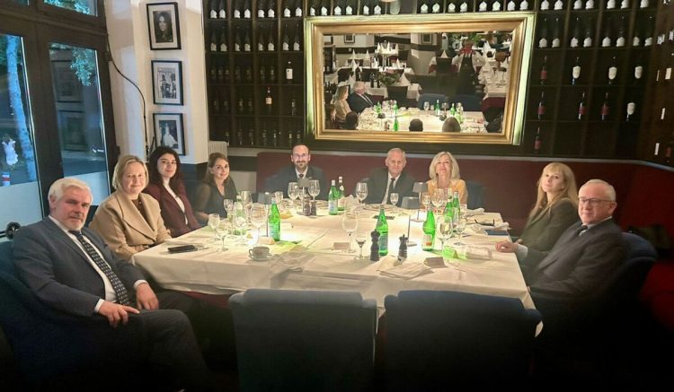Bislimi në darkë pune me ambasadorë të disa prej shteteve aleate dhe mike në Berlin