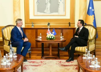 Bashës i shkon në zyre ambasadori britanik, u diskutua për seancën konstituive të Kuvendit
