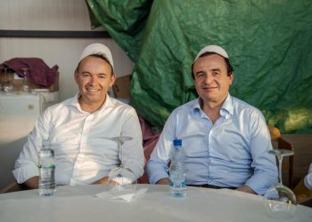 Hardh Fest në Rahovec, Kurti dhe Peci shfaqen me plisa në kokë