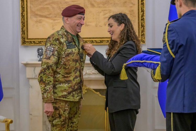 KFOR jep detaje për takimin lamtumirës mes Barduanit dhe Presidentes Osmani
