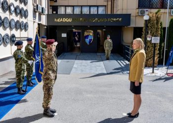 Zyrtarë të lartë nga Finlanda vizitojnë KFOR-in në Prishtinë: Theksohet mbështetja për sigurinë dhe dialogun