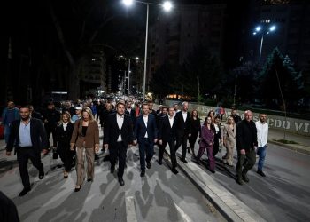 Nga jugu në veri, Kurti viziton Mitrovicën bashkë me Pecin e Atiqin