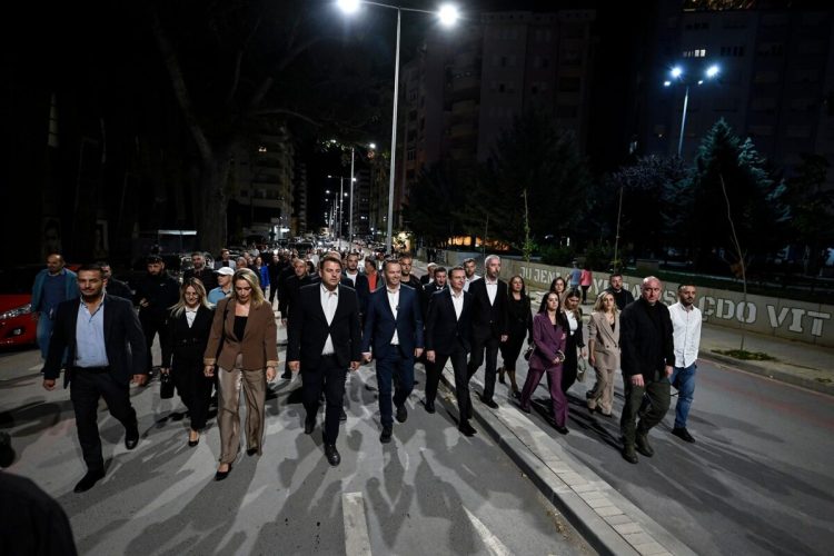 Nga jugu në veri, Kurti viziton Mitrovicën bashkë me Pecin e Atiqin