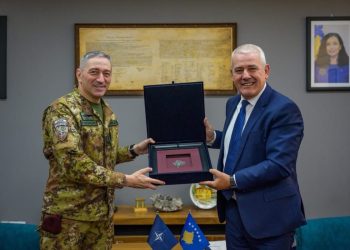 Sveçla falënderon Komandantin e KFOR-it, Gjeneralmajor Barduani, në përfundim të mandatit në Kosovë