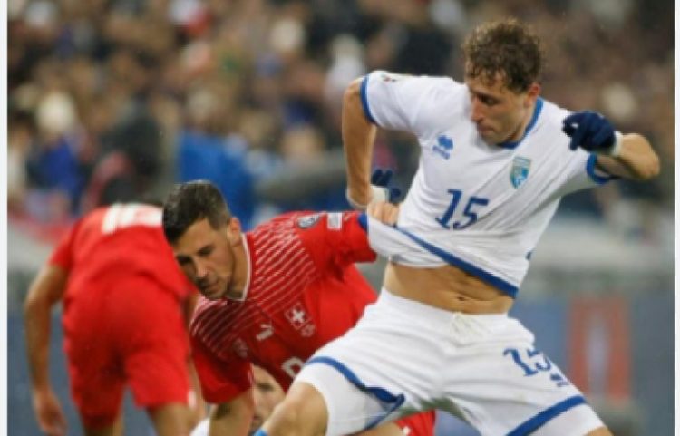 Filloi ndeshja Zvicër – Kosovë