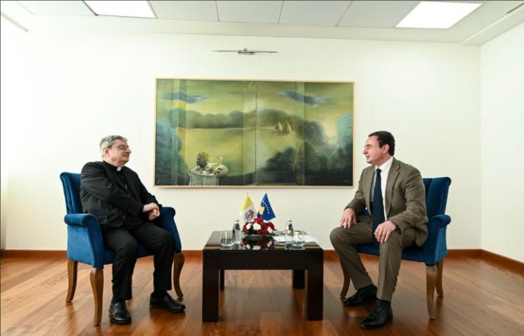 Kurti mirëpret Delegatin apostolik të Selisë së Shenjtë