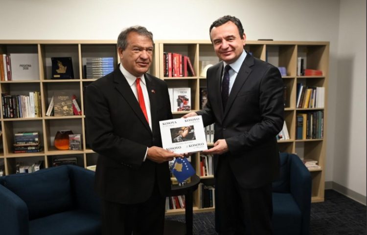 Kurti takoi kongresistin amerikan, flasin për zhvillimet e fundit në Kosovë