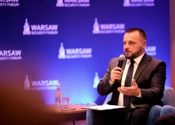 Maqedonci në Varshavë: Rreziqet nga dezinformimi dhe inteligjenca artificia