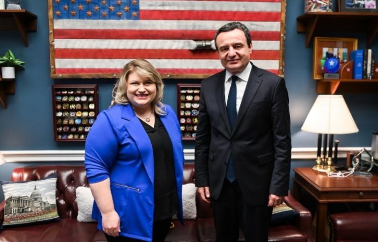 Kurti takon kongresisten Cammack, flasin për mbrojtjen