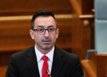 Basha njofton se emri i tij është hequr nga publikimi ku akuzohej rëndë UÇK-ja