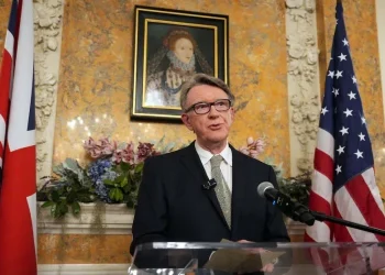 Britania shkarkon ambasadorin në SHBA për lidhjet me Epstein