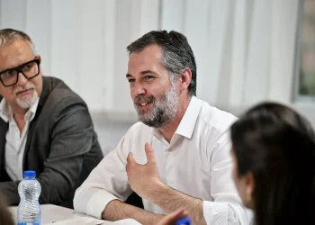 Çeku takon një grup profesionistësh, diskutojnë për sfidat e punës