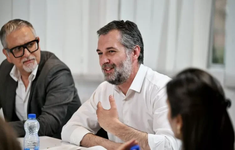 Çeku takon një grup profesionistësh, diskutojnë për sfidat e punës