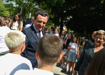 Kurti uron fillimin e vitit të ri shkollor: Dashuria e mësuesve është po aq e rëndësishme sa ajo e prindërve