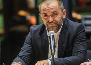 Pezullim i përkohshëm, është një mekanizëm presioni, jo një akt shkëputjeje: Leximi diplomatik i raporteve Kosovë–SHBA