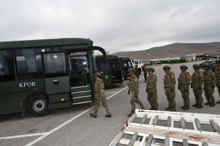 Ushtarë turq të Forcës Operacionale Rezervë zbarkojnë në Kosovë, KFOR del me njoftim