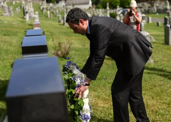 Kurti bëri homazhe te varrezat e vëllezërve Bytyqi në New York