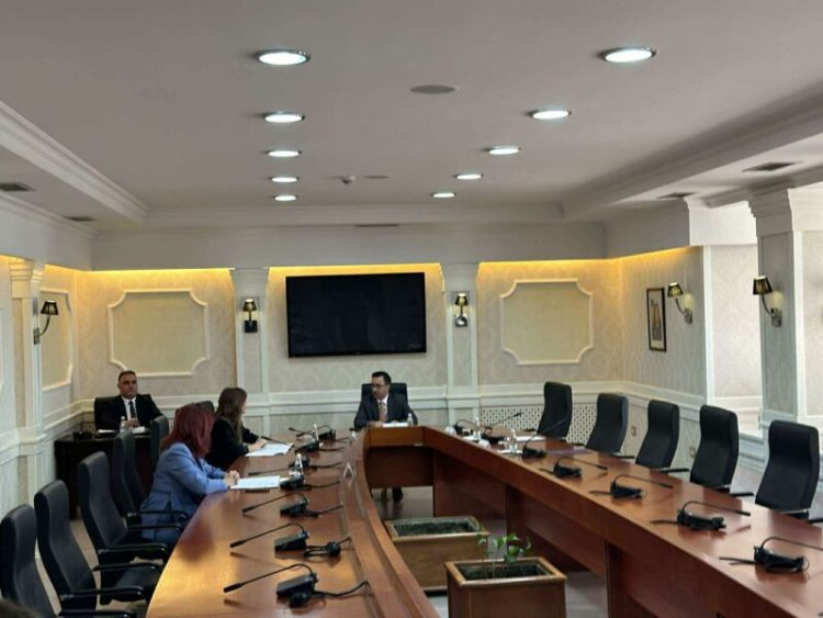 Nis mbledhja e Kryesisë së Kuvendit, marrin pjesë vetëm Basha, Haxhiu dhe Rexhepi