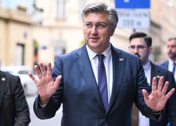 Plenkoviq: Serbia është në prag të luftës civile