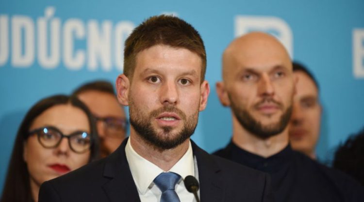 Opozita sllovake i bën thirrje Robert Ficos të anulojë vizitën e tij në Kinë