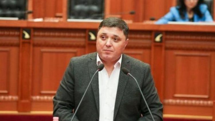 Ish-deputeti i PD-së bëhet këshilltar i Vjosa Osmanit