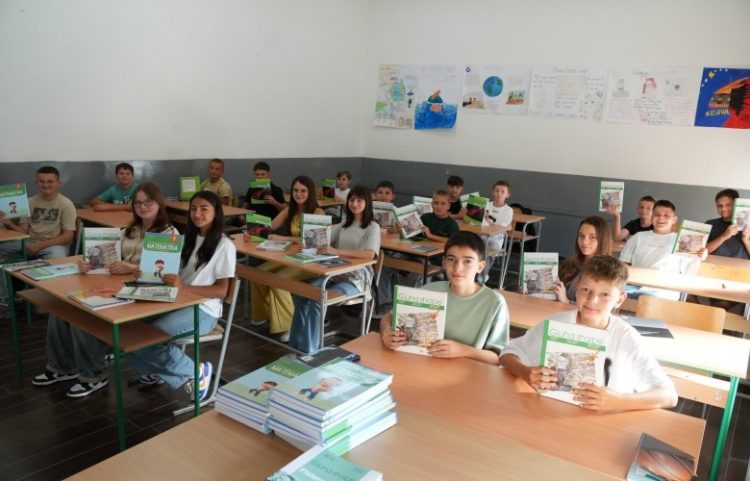 Vazhdon shpërndarja e librave falas për nxënësit e Luginës së Preshevës