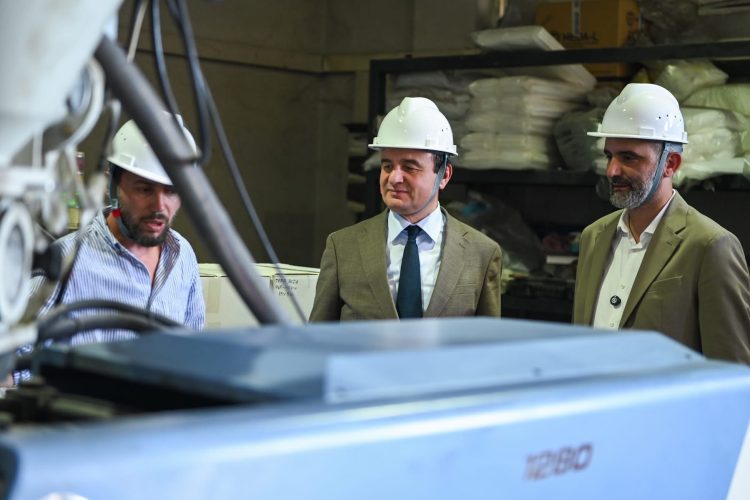 Kurti: Fe Plast shembull i suksesit vendor me prodhim e eksport ndërkombëtar