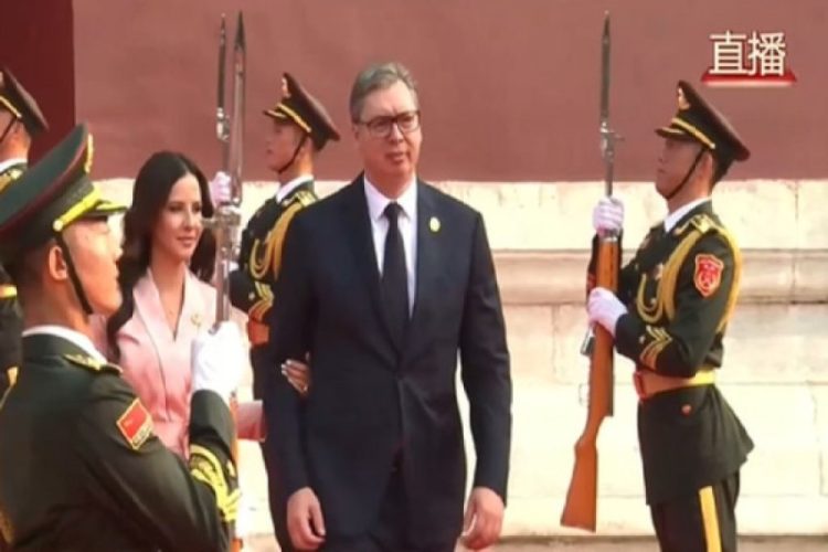 Vuçiq ankohet në Kinë: Kroacia, Kosova e Shqipëria po krijojnë aleancë ushtarake kundër Serbisë