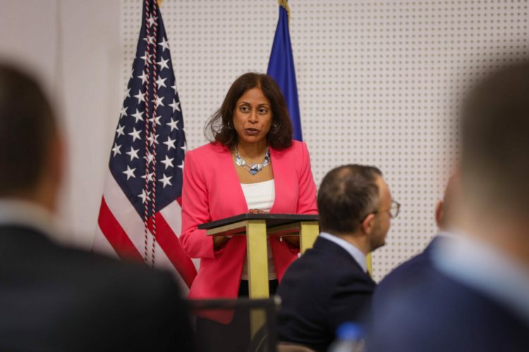 Ambasada e SHBA-së: Shëndetësia dhe arsimi paralel serb duhet të integrohen në sistemin e Kosovës
