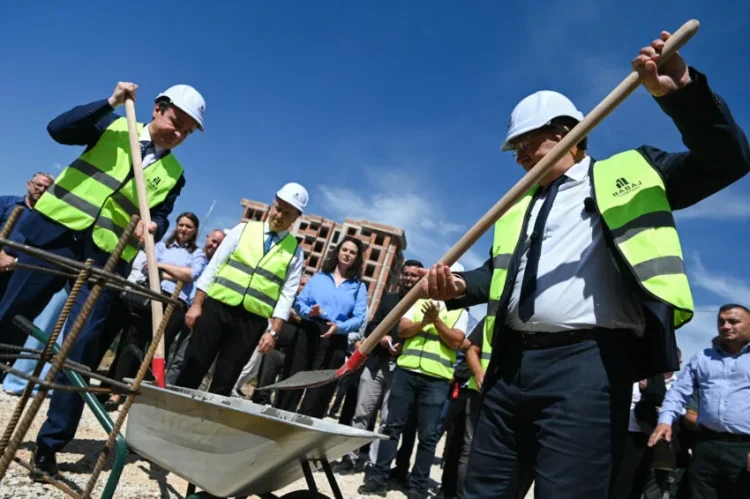 Vendoset gurthemeli i Kuzhinës Qendrore në Podujevë që do t’i shërbejë 10 mijë fëmijëve