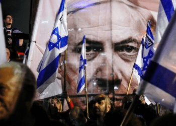 Protestuesit shkojnë para shtëpisë së Netanyahut në Izrael: Ky makth duhet të marrë fund