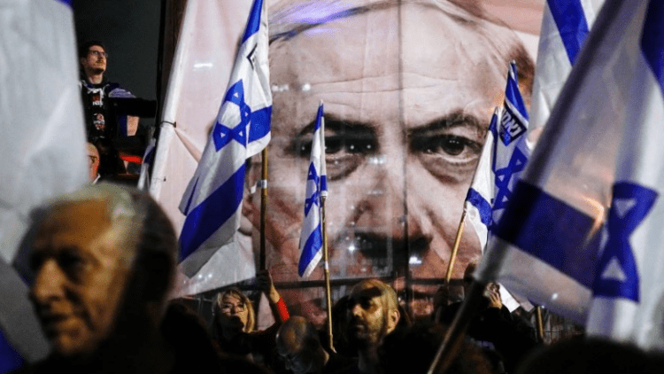 Protestuesit shkojnë para shtëpisë së Netanyahut në Izrael: Ky makth duhet të marrë fund