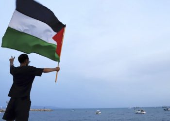 Një dron goditi një anije ndihmash për Gazën në Tunizi