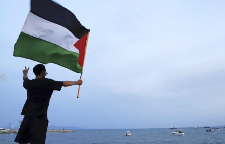 Një dron goditi një anije ndihmash për Gazën në Tunizi