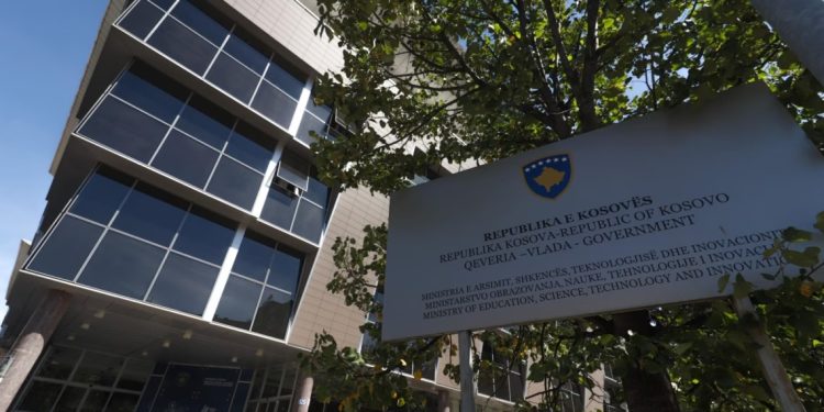 Subvencionimi i librave – MAShT tregon si të aplikojnë prindërit jashtë Kosovës