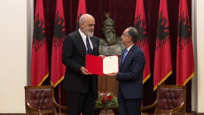 Rama merr dekretin për mandatimin e qeverisë së re