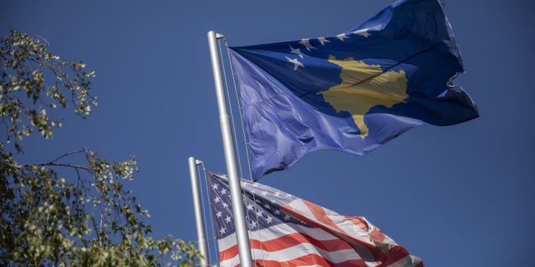 Ambasada amerikane: ShBA, gjithmonë mike e popullit të Kosovës – do të vlerësojmë veprimet e Qeverisë në detyrë