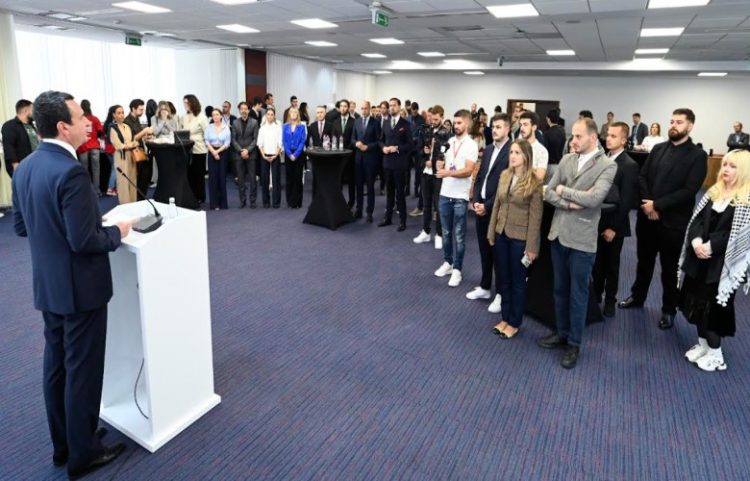 Kurti mirëpret të rinjtë rajonalë për dialog dhe bashkëpunim për të ardhmen