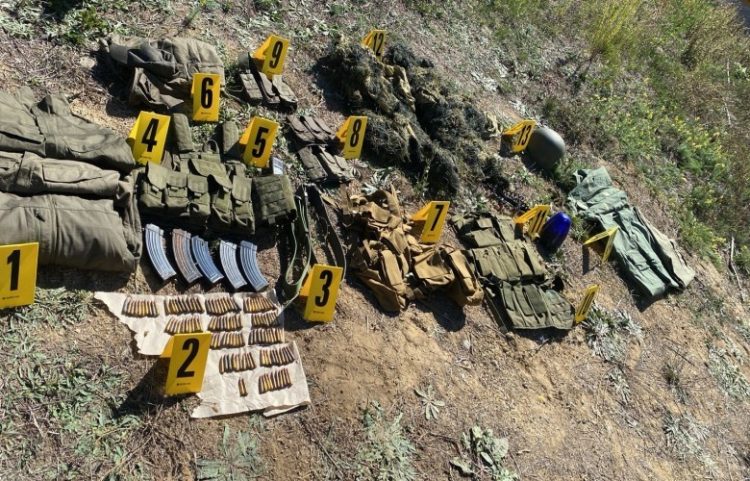 Sveçla: Zbulohet arsenal në pronën e ‘Gandit’ – rrezik i lidhur me Serbinë