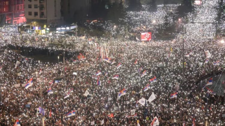 Trazirat në Serbi, nga protestat e studentëve, tek sulmet e tabloidëve