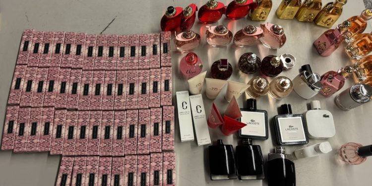 Ndalohen produkte kozmetike të padeklaruara në Aeroportin e Prishtinës