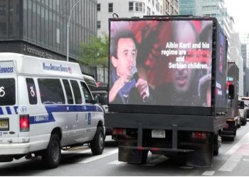 Diaspora serbe me billborda kundër Kosovës e Kurtit në New York