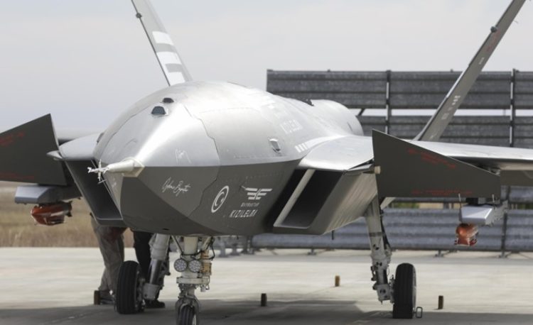 Pas suksesit të Bayrakar, Turqia teston avionin e parë luftarak pa pilot