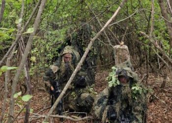 Ushtarët e FSK-së përgatiten për qitje nga distanca të largët